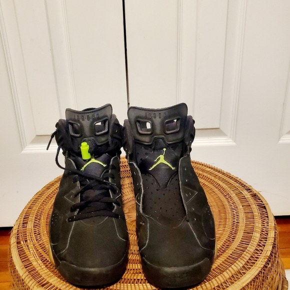 Air Jordan 6 Electric Green Neon Green Accent Sneakers - Picture 5 of 8